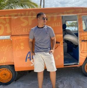 Meet your Posher, Adonis